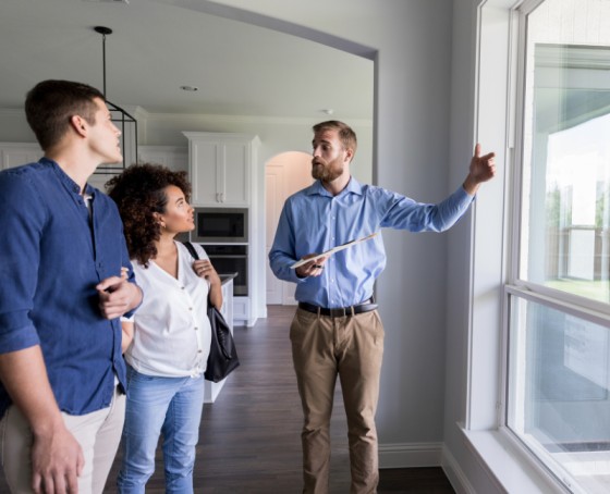 relocation real estate agent helping clients move to El Paso Texas