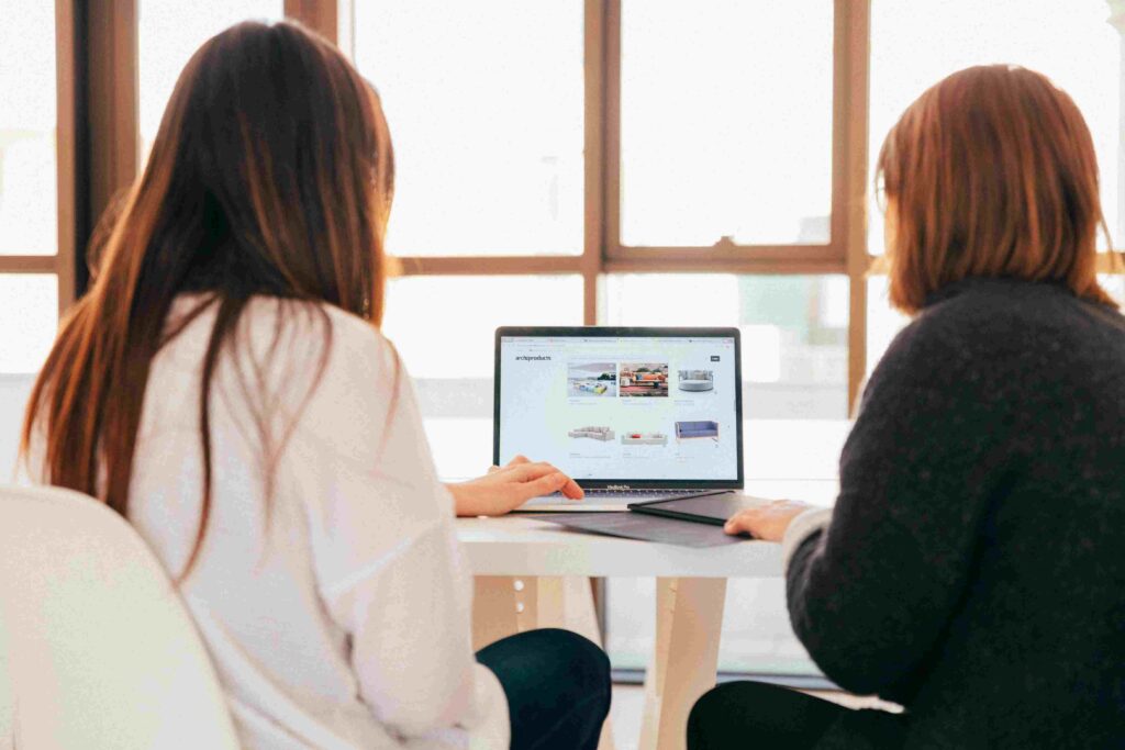 Real estate agent managing online reputation and client reviews in Laredo Texas